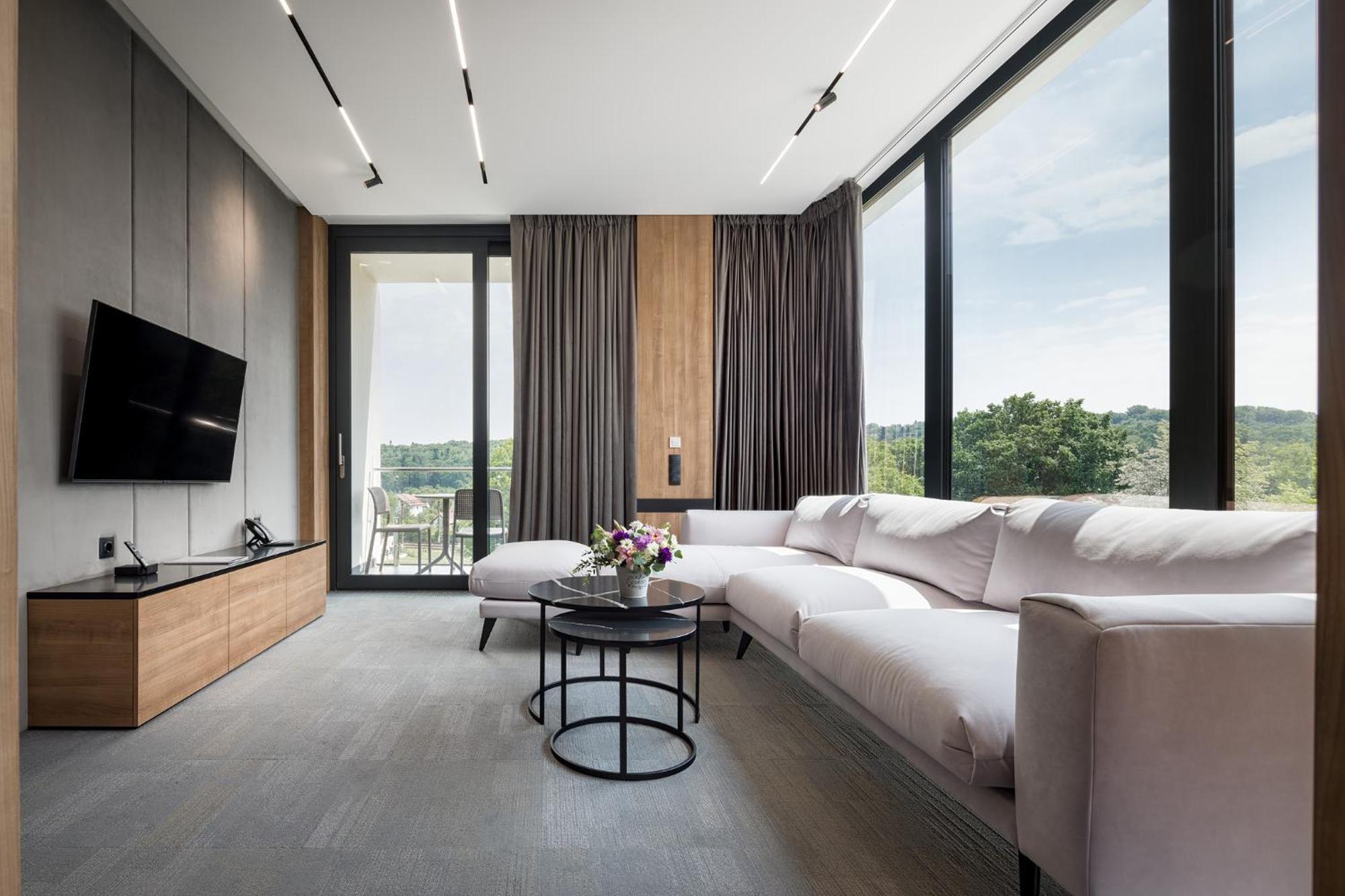 Hotel Святий Шарбель Moršyn Exteriér fotografie