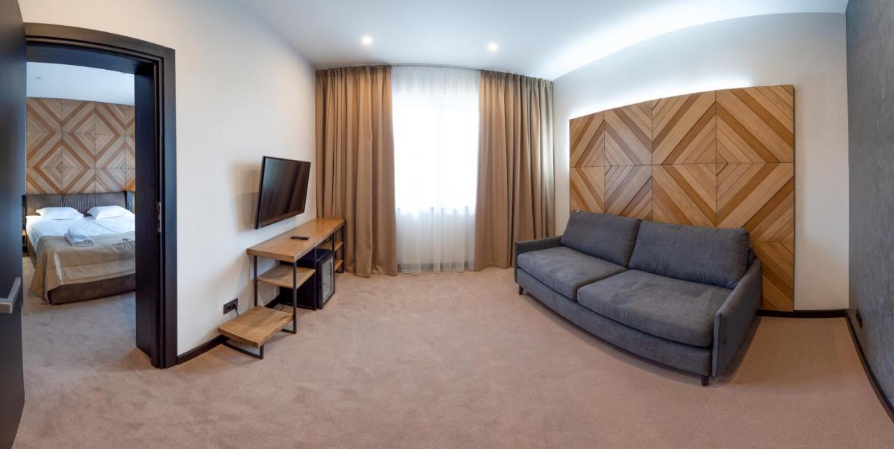 Hotel Святий Шарбель Moršyn Exteriér fotografie